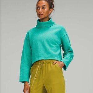 Lululemon Sz M Ribbed Funnel Neck Pullover in Heathered Maldives Green